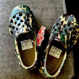 NWT toddler size 9 Vans Slip-On TRK Shoes